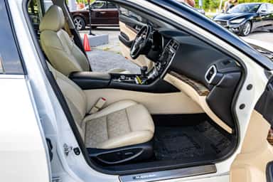 2016 NISSAN MAXIMA view 18