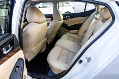 2016 NISSAN MAXIMA view 16