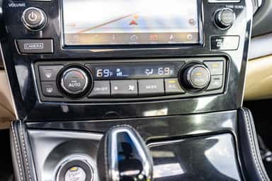 2016 NISSAN MAXIMA view 26