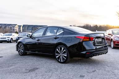 2019 NISSAN ALTIMA view 5