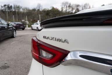 2017 NISSAN MAXIMA view 10