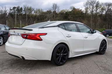 2017 NISSAN MAXIMA view 6