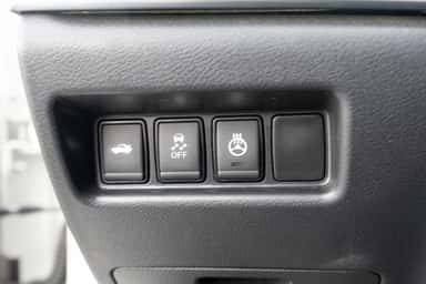 2017 NISSAN MAXIMA view 19