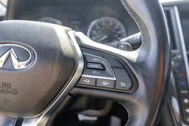 2017 INFINITI Q60 view 23