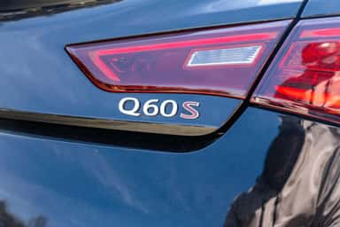 2017 INFINITI Q60 view 8