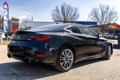 2017 INFINITI Q60 view 7