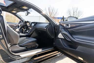 2017 INFINITI Q60 view 10