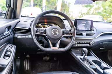 2019 NISSAN ALTIMA view 9