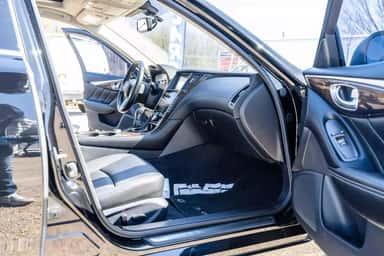 2018 INFINITI Q50 view 17