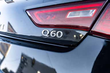 2018 INFINITI Q60 view 8