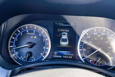 2017 INFINITI Q60 view 23