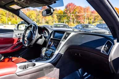 2017 INFINITI Q60 view 11