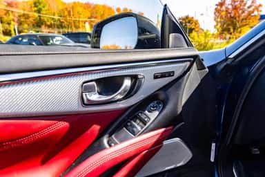 2017 INFINITI Q60 view 16