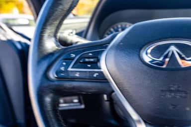 2017 INFINITI Q60 view 21