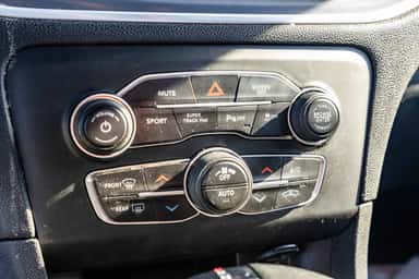 2019 DODGE CHARGER view 17