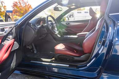 2017 INFINITI Q60 view 17