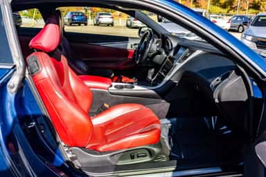 2017 INFINITI Q60 view 13