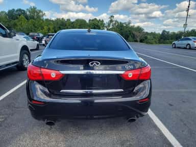 2016 INFINITI Q50 view 3