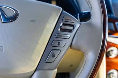 2016 INFINITI QX80 view 27