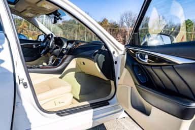 2018 INFINITI Q50 view 9