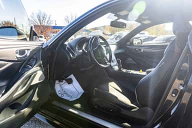 2017 INFINITI Q60 view 17