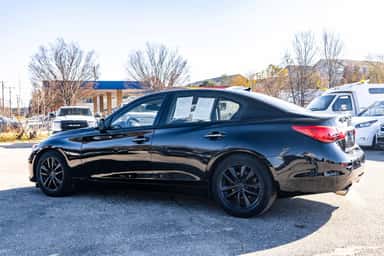 2017 INFINITI Q50 view 4