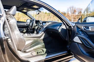 2017 INFINITI Q60 view 10