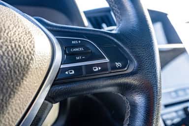 2017 INFINITI Q60 view 24