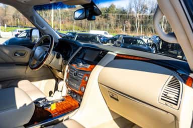 2016 INFINITI QX80 view 10