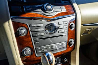 2016 INFINITI QX80 view 30