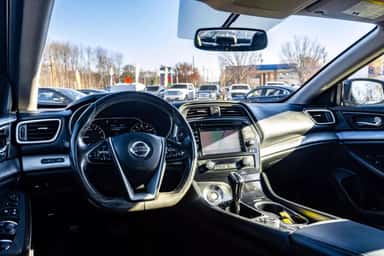 2017 NISSAN MAXIMA view 10