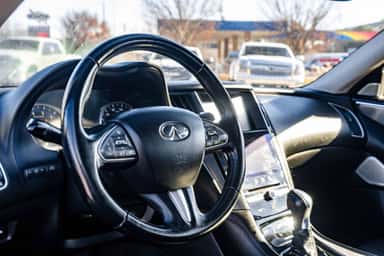 2017 INFINITI Q50 view 16