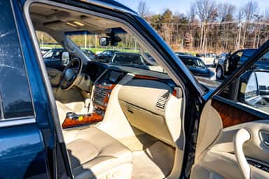 2016 INFINITI QX80 view 9