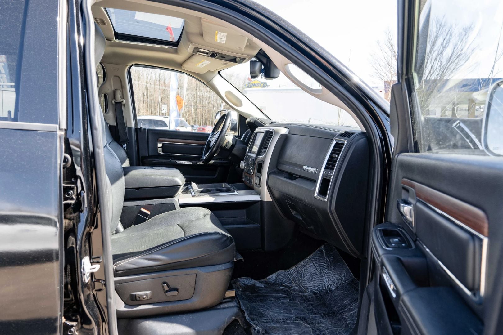 2014 RAM 1500 CREW CAB