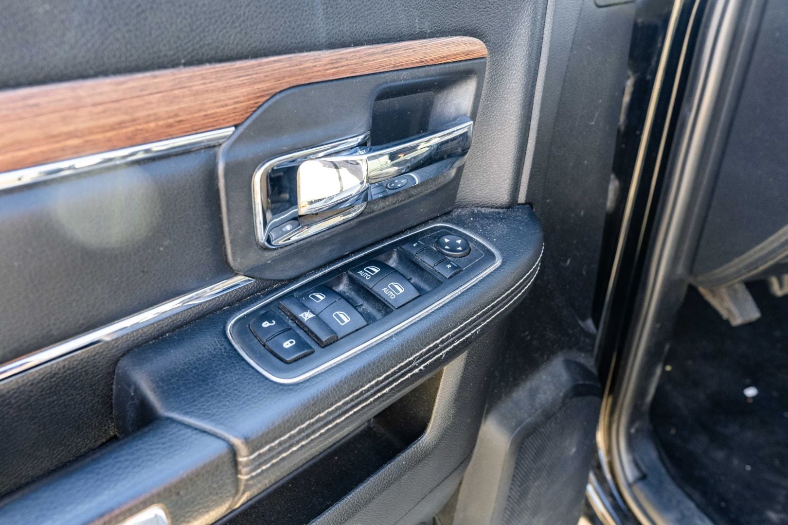 2014 RAM 1500 CREW CAB