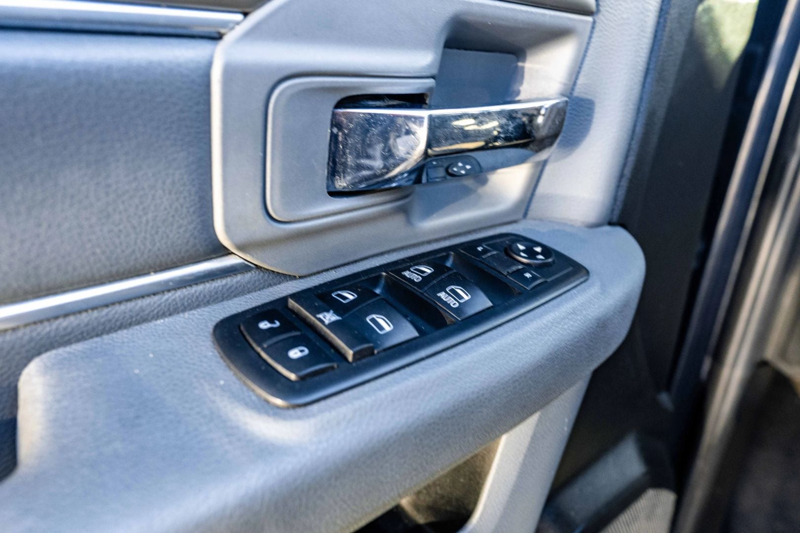 2018 RAM 1500 CREW CAB