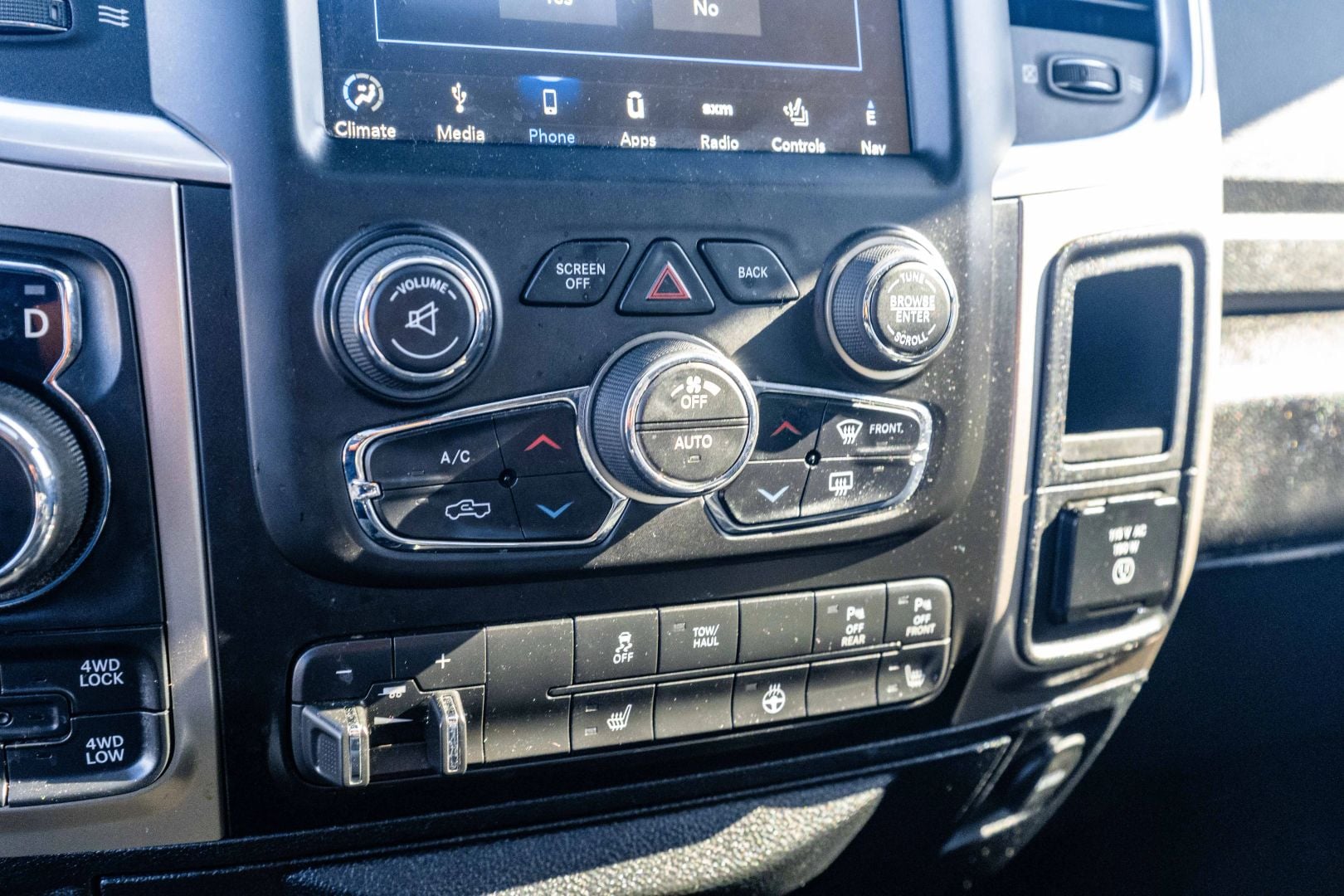 2018 RAM 1500 CREW CAB